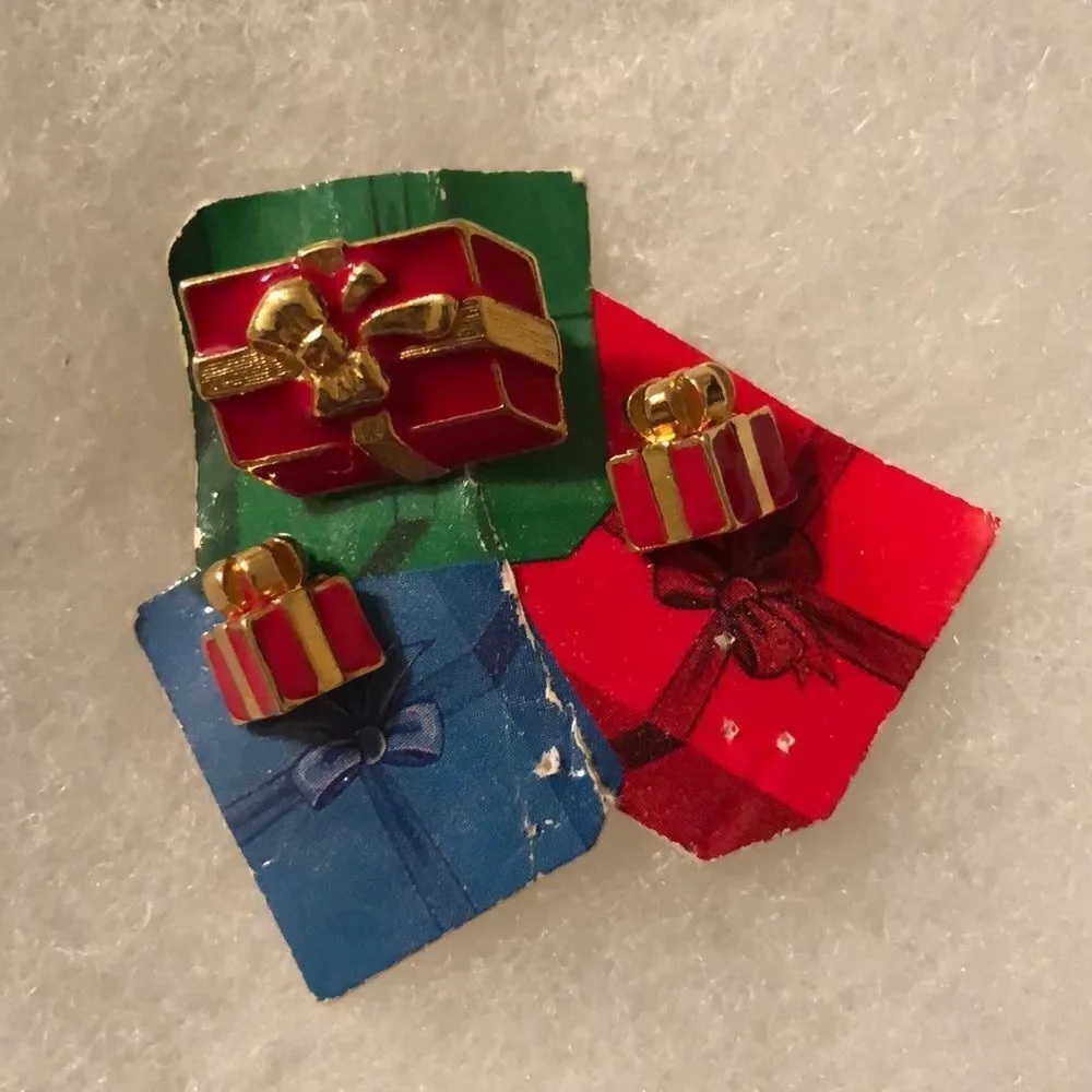 NIP Marching Stud Christmas Holiday Gift Box Earrings and a Gift Box Brooch